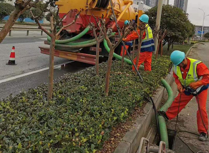 钢城市政管道清淤