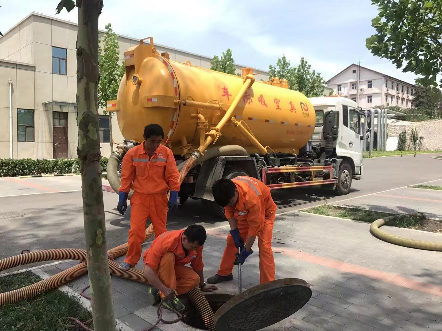 钢城化粪池清理与5-8吨吸粪车施工效率分析